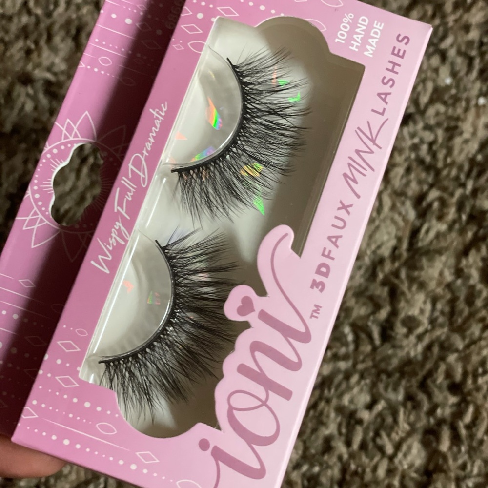 Ioni LASHES - Picture 4 of 5